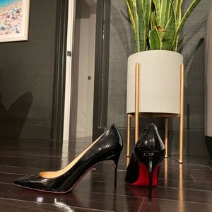 Louboutin 39.5 black patent leather timeless shoes